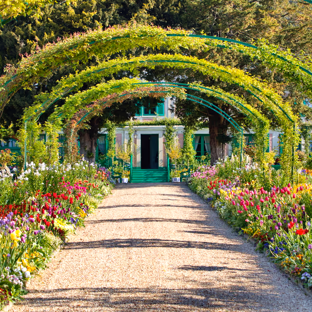 Paris to Versailles Palace
